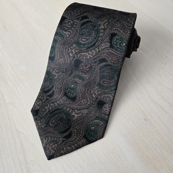 🇨🇵LANVIN Black and Green Paisley Tie - Picture 3 of 8